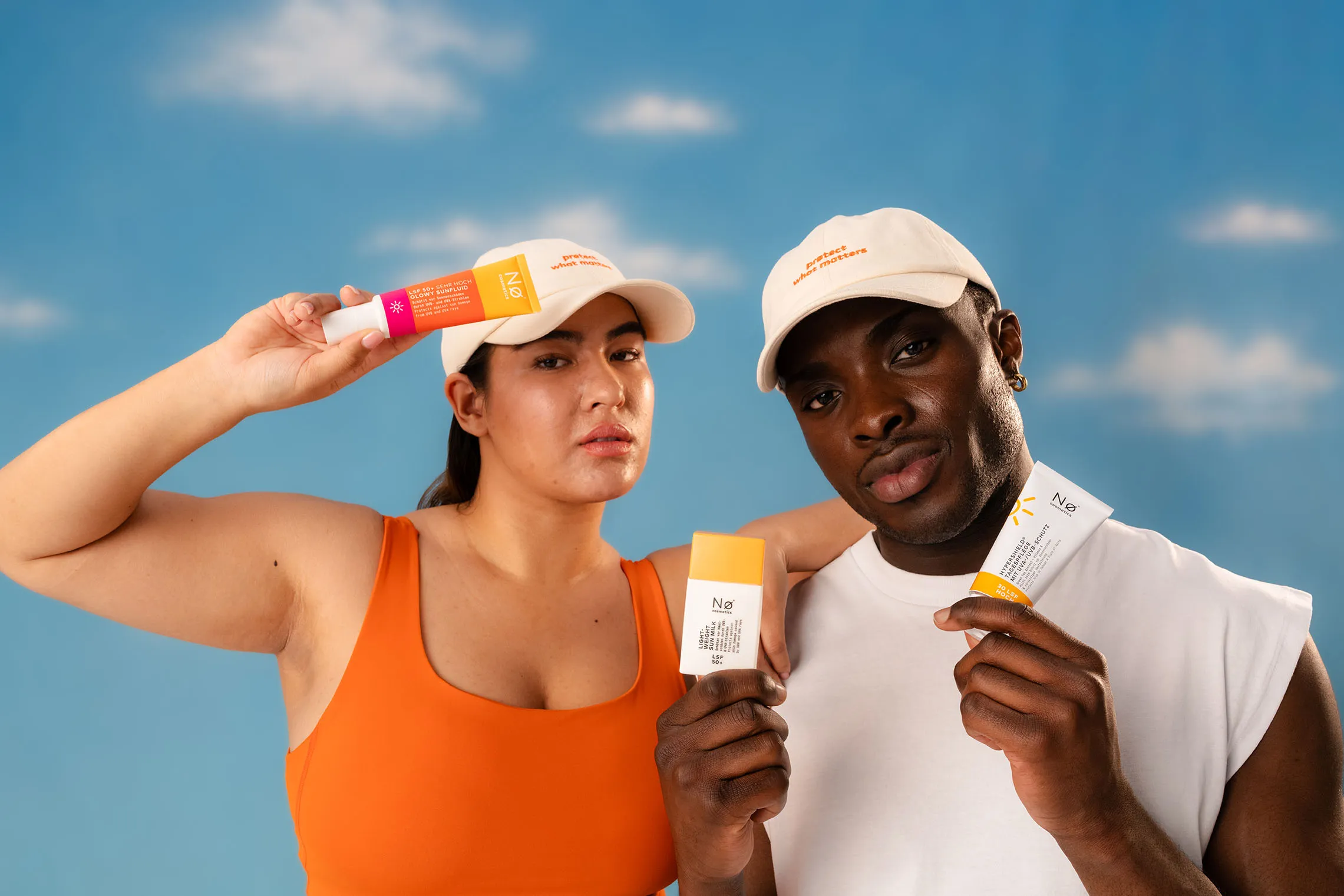 Zwei Personen mit Sonnenschutz von Nø Cosmetics