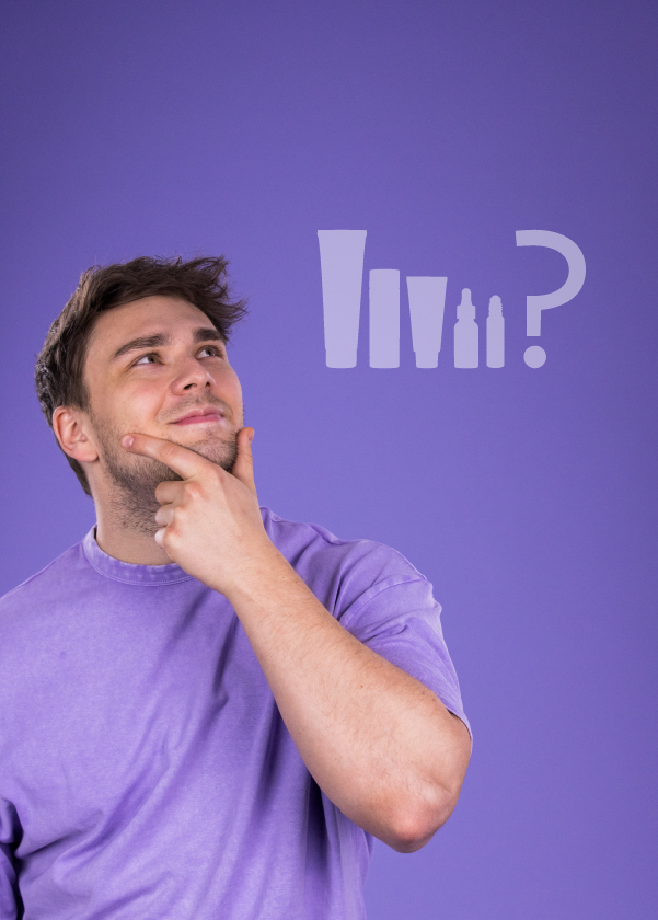 Person im lila Shirt blickt nachdenklich auf Symbole von Skincare-Produkten und ein Fragezeichen vor lila Hintergrund